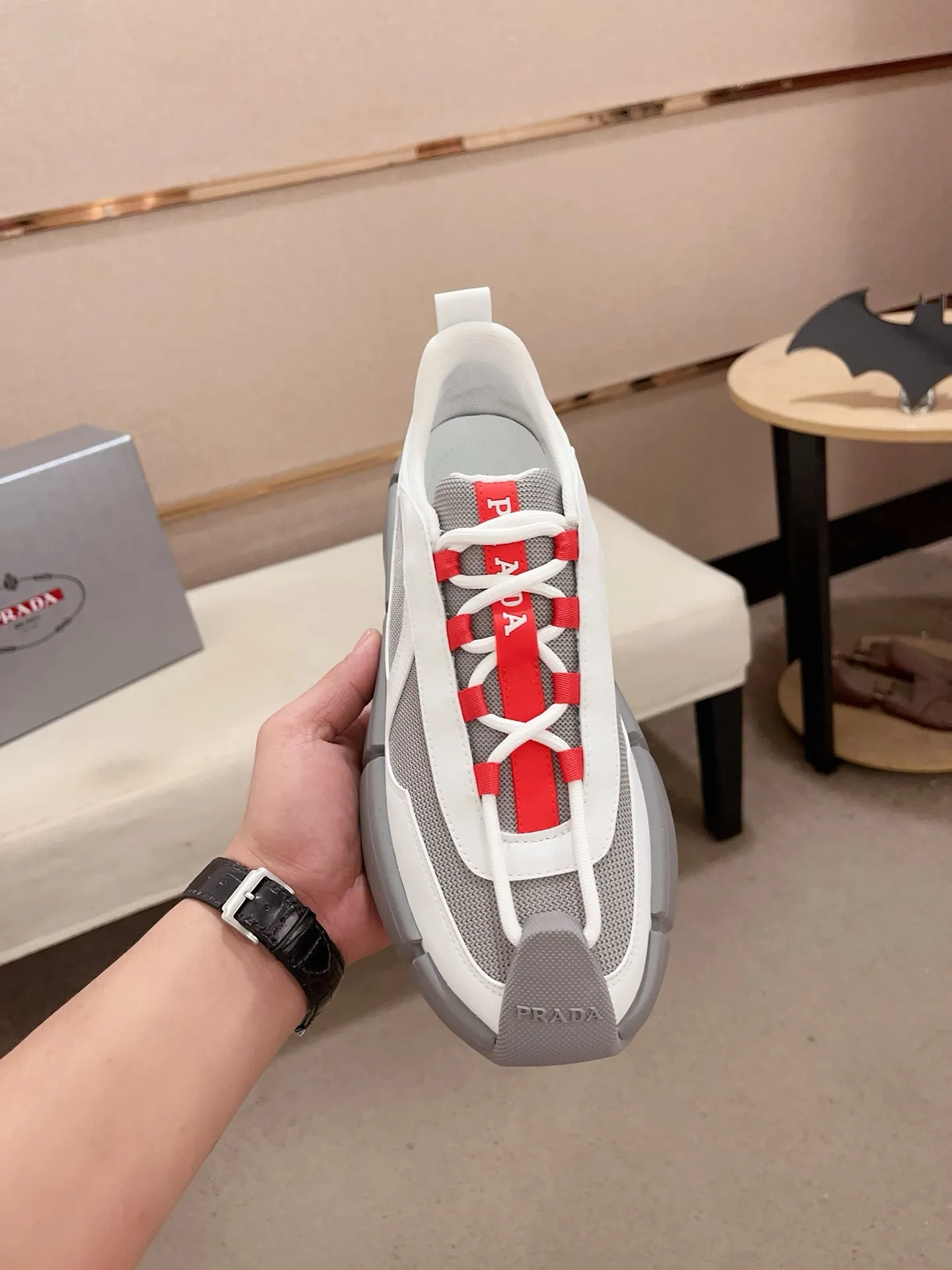 Men's shoes 💰 540💰 ✔️✔️✔️High version High-quality new PRADA (Prada) counters are launched simultaneously, new men's shoes, 😘fabrics are selected from first-layer cowhide. Lining: imported elastic mesh➕cowhide lining. 👍🏿High-end☄️Open-molded non-slip rubber outsole, exquisite lines, simple and elegant, comfortable and high-end for leisure travel. Number of yards: 38 to 44. (Can be customized for 45 non-refundable)